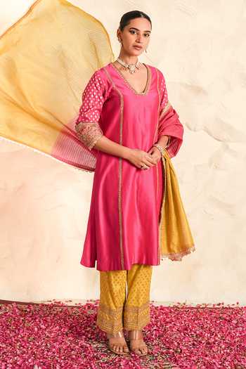 Buy Nidhika Shekhar Pink Chanderi V-neck, Yes Kesar Gul Embroidered Kurta Set Buy_Nidhika Shekhar_Pink Chanderi V-neck, Yes Kesar Gul Embroidered Kurta Set