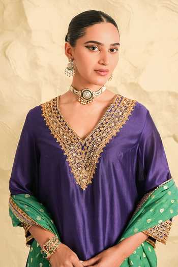 Nidhika Shekhar Purple Chanderi, Shantoon V-neck, Yes Shyaam Li Neckline Embroidered Kurta Set at Aza Fashions Nidhika Shekhar_Purple Chanderi, Shantoon V-neck, Yes Shyaam Li Neckline Embroidered Kurta Set _at_Aza_Fashions