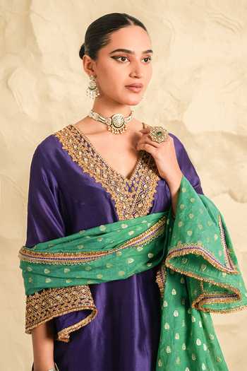 Buy Nidhika Shekhar Purple Chanderi, Shantoon V-neck, Yes Shyaam Li Neckline Embroidered Kurta Set Buy_Nidhika Shekhar_Purple Chanderi, Shantoon V-neck, Yes Shyaam Li Neckline Embroidered Kurta Set