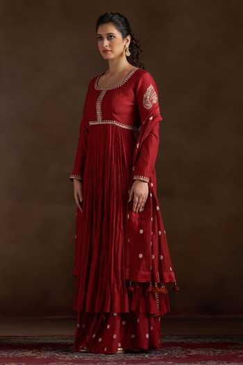 Almaari By Pooja Patel_Red Chanderi Round Neck Oshira Embroidered Anarkali Set _Online_at_Aza_Fashions