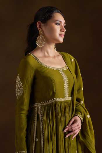 Buy_Almaari By Pooja Patel_Olive Green Chanderi Scoop Neck Oshira Aari Embroidered Anarkali Set 