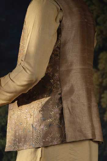 Buy Ayush Jain Green Silk, Cotton Kanan-zar Embroidered Bundi And Kurta Set Buy_Ayush Jain_Green Silk, Cotton Kanan-zar Embroidered Bundi And Kurta Set