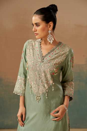 Aditi Somani Green Silk V-neck, Yes Embroidered Kurta Set Online at Aza Fashions Aditi Somani_Green Silk V-neck, Yes Embroidered Kurta Set _Online_at_Aza_Fashions