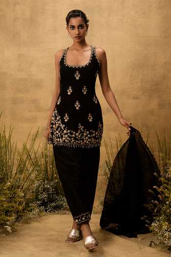 Shop Quench A Thirst Black , Organza, , Scoop Hand Embroidered Kurta Set Online at Aza Fashions Shop_Quench A Thirst_Black , Organza, , Scoop Hand Embroidered Kurta Set _Online_at_Aza_Fashions