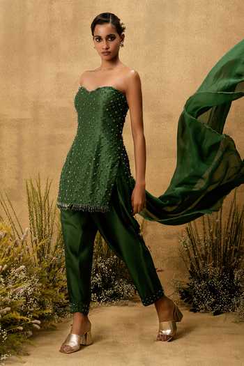Quench A Thirst Emerald Green Silk, Organza, , Taffeta, Embroidered Kurta Set at Aza Fashions Quench A Thirst_Emerald Green Silk, Organza, , Taffeta, Embroidered Kurta Set _at_Aza_Fashions