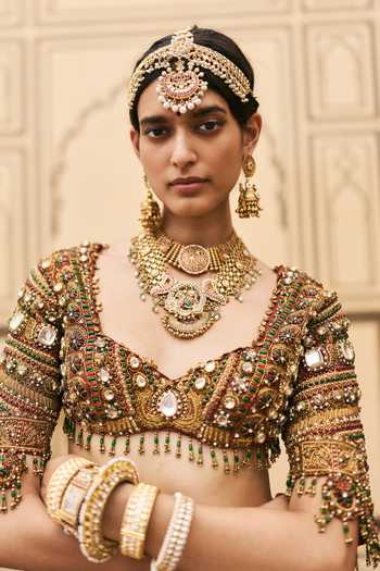 Itrh Red Silk, Organza Sweetheart Neck Sindoori Raw Bridal Lehenga Set Online at Aza Fashions Itrh_Red Silk, Organza Sweetheart Neck Sindoori Raw Bridal Lehenga Set _Online_at_Aza_Fashions