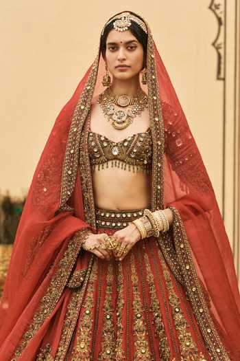 Buy Itrh Red Silk, Organza Sweetheart Neck Sindoori Raw Bridal Lehenga Set Online at Aza Fashions Buy_Itrh_Red Silk, Organza Sweetheart Neck Sindoori Raw Bridal Lehenga Set _Online_at_Aza_Fashions