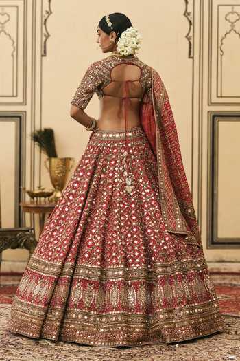 Shop Itrh Pink Georgette Sweetheart Neck Gulabi Bandhej Bridal Lehenga Set Shop_Itrh_Pink Georgette Sweetheart Neck Gulabi Bandhej Bridal Lehenga Set