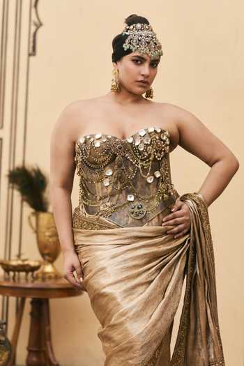 Itrh Gold Tissue, Brocade Sweetheart Neck Puratan Metal Corset With Saree Online at Aza Fashions Itrh_Gold Tissue, Brocade Sweetheart Neck Puratan Metal Corset With Saree _Online_at_Aza_Fashions