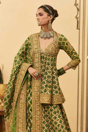 Itrh Green V-neck, Yes Hara Bandhej Pattern Peplum Kurta Set Online at Aza Fashions Itrh_Green V-neck, Yes Hara Bandhej Pattern Peplum Kurta Set _Online_at_Aza_Fashions