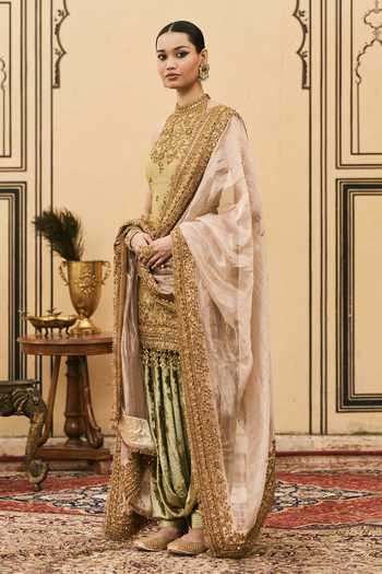 Buy_Itrh_Green Tissue, Velvet Halter Neck Hariyal Embroidered Kurta Set _Online_at_Aza_Fashions