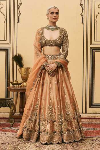 Itrh Chaand Baali Embroidered Lehenga Set 