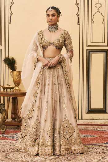 Itrh Maang Tika Embroidered Lehenga Set 