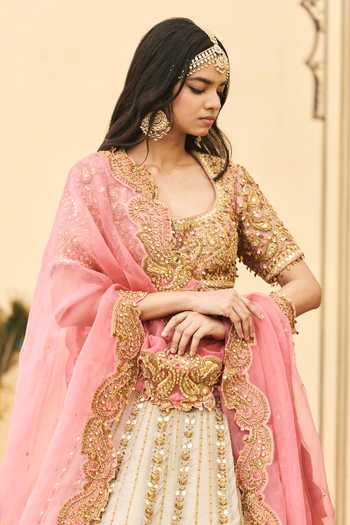Itrh Gulabi-Rajat Embroidered Lehenga Set 