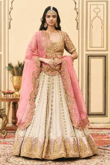 Itrh Gulabi-Rajat Embroidered Lehenga Set 