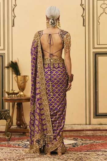 Itrh Banafsha Ombre Embroidered Saree With Blouse 