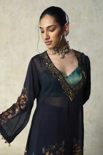 Basil Leaf Green Tissue, Linen, Satin, Organza Sweetheart Neck, Printed Black Pant Set Online at Aza Fashions Basil Leaf_Green Tissue, Linen, Satin, Organza Sweetheart Neck, Printed Black Pant Set _Online_at_Aza_Fashions