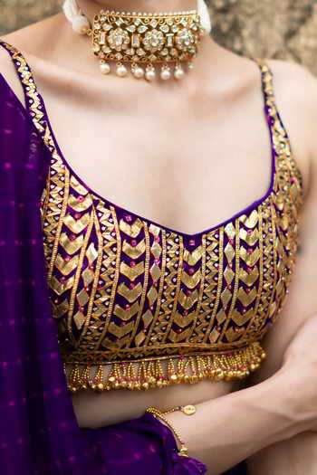 Baise Gaba Purple Georgette Sweetheart Neck Apsara Pre-draped Mothda Leheriya Saree Set at Aza Fashions Baise Gaba_Purple Georgette Sweetheart Neck Apsara Pre-draped Mothda Leheriya Saree Set _at_Aza_Fashions