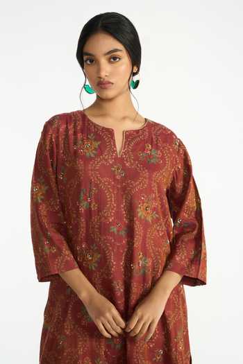 Payal Pratap Wine Chanderi, Tissue Split V-neck Parijat Floral Print Kurta Set at Aza Fashions Payal Pratap_Wine Chanderi, Tissue Split V-neck Parijat Floral Print Kurta Set _at_Aza_Fashions