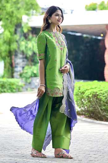 Shop Damoiselle Green Silk, Tissue, Viscose, Shantoon Keyhole Neck, Hand Embroidered Kurta Set Online at Aza Fashions Shop_Damoiselle_Green Silk, Tissue, Viscose, Shantoon Keyhole Neck, Hand Embroidered Kurta Set _Online_at_Aza_Fashions