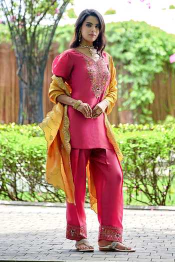 Shop Damoiselle Fuchsia Silk, Tissue V-neck Embroidered Puff Sleeve Kurta Set Shop_Damoiselle_Fuchsia Silk, Tissue V-neck Embroidered Puff Sleeve Kurta Set