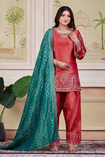 Damoiselle Border Embroidered Kurta Set 
