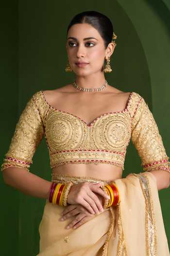 Saina Kapoor_Beige Organza, Silk Sweetheart Neck Embroidered Saree With Blouse _at_Aza_Fashions