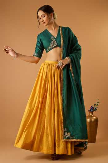 Vinusto Green Chanderi V-neck Embroidered Blouse Lehenga Set Online at Aza Fashions Vinusto_Green Chanderi V-neck Embroidered Blouse Lehenga Set _Online_at_Aza_Fashions