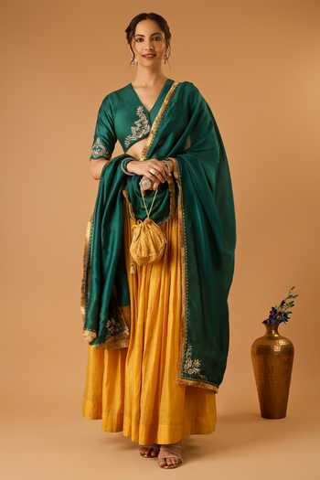 Buy Vinusto Green Chanderi V-neck Embroidered Blouse Lehenga Set Online at Aza Fashions Buy_Vinusto_Green Chanderi V-neck Embroidered Blouse Lehenga Set _Online_at_Aza_Fashions