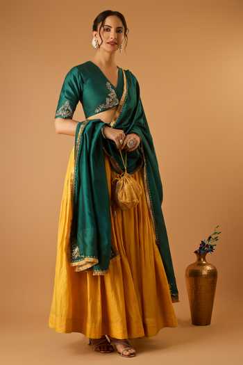 Shop Vinusto Green Chanderi V-neck Embroidered Blouse Lehenga Set Online at Aza Fashions Shop_Vinusto_Green Chanderi V-neck Embroidered Blouse Lehenga Set _Online_at_Aza_Fashions