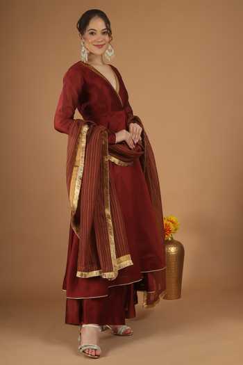 Buy_Vinusto_Maroon Chanderi V-neck Placement Embroidered Anarkali Set _Online_at_Aza_Fashions