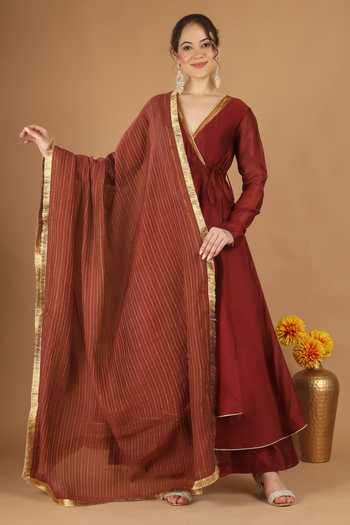 Vinusto_Maroon Chanderi V-neck Placement Embroidered Anarkali Set _at_Aza_Fashions