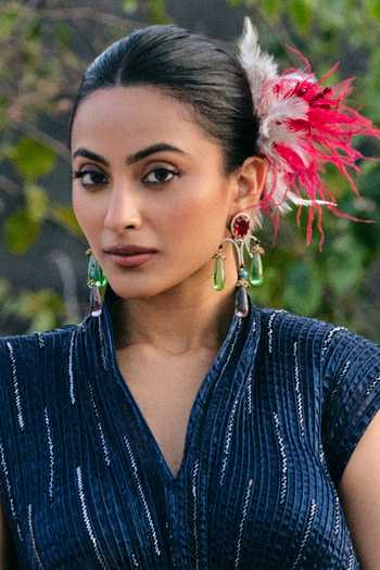 Born Flash Scarlet Feather Elegance Hair Accessory 