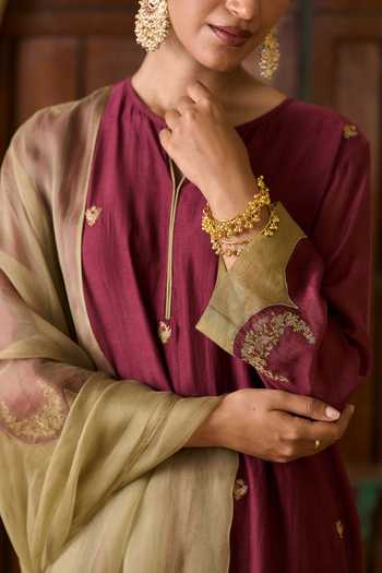 TA’Assur Wine Chanderi Split V-neck Embroidered Kurta Set Online at Aza Fashions TA’Assur_Wine Chanderi Split V-neck Embroidered Kurta Set _Online_at_Aza_Fashions