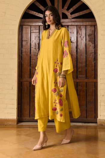 Buy TA’Assur Yellow Chanderi V-neck Applique Embroidered Kurta Set Buy_TA’Assur_Yellow Chanderi V-neck Applique Embroidered Kurta Set