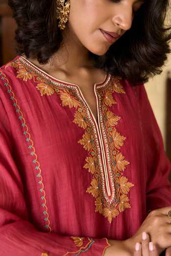 Buy_TA’Assur_Pink Chanderi Split V-neck Embroidered Kurta Pant Set 