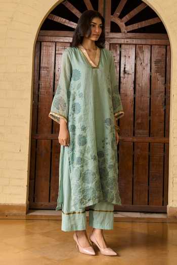 Shop TA’Assur Blue Chanderi, Tissue V-neck Hand Embroidered Kurta Set Online at Aza Fashions Shop_TA’Assur_Blue Chanderi, Tissue V-neck Hand Embroidered Kurta Set _Online_at_Aza_Fashions