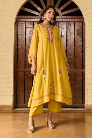 TA’Assur Yellow Chanderi V-neck Hand Embroidered Kurta Set at Aza Fashions TA’Assur_Yellow Chanderi V-neck Hand Embroidered Kurta Set _at_Aza_Fashions
