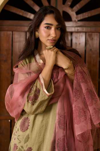 TA’Assur Green Tissue V-neck Hand Embroidered Kurta Set Online at Aza Fashions TA’Assur_Green Tissue V-neck Hand Embroidered Kurta Set _Online_at_Aza_Fashions