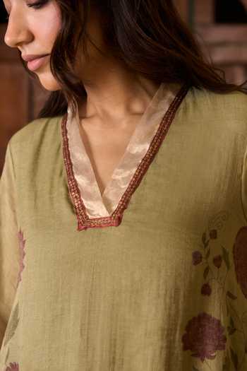 Shop TA’Assur Green Tissue V-neck Hand Embroidered Kurta Set Online at Aza Fashions Shop_TA’Assur_Green Tissue V-neck Hand Embroidered Kurta Set _Online_at_Aza_Fashions