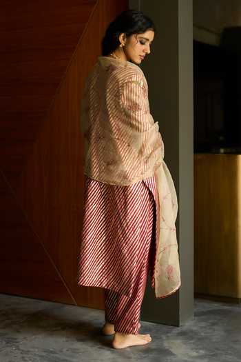 Buy Sarang Kaur Red Chanderi, Organza V-neck Hand Embroidered Kurta Set Online at Aza Fashions Buy_Sarang Kaur_Red Chanderi, Organza V-neck Hand Embroidered Kurta Set _Online_at_Aza_Fashions