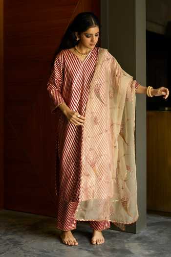 Shop Sarang Kaur Red Chanderi, Organza V-neck Hand Embroidered Kurta Set Online at Aza Fashions Shop_Sarang Kaur_Red Chanderi, Organza V-neck Hand Embroidered Kurta Set _Online_at_Aza_Fashions