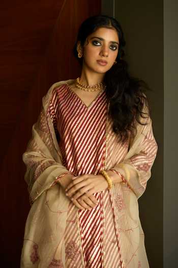 Sarang Kaur Red Chanderi, Organza V-neck Hand Embroidered Kurta Set at Aza Fashions Sarang Kaur_Red Chanderi, Organza V-neck Hand Embroidered Kurta Set _at_Aza_Fashions