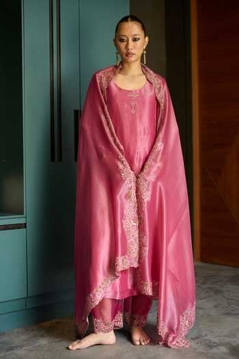 Buy Sarang Kaur Pink Silk, Tissue, Organza Scoop Neck Hand Embroidered Kurta Set Buy_Sarang Kaur_Pink Silk, Tissue, Organza Scoop Neck Hand Embroidered Kurta Set