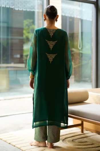 Sarang Kaur Embroidered Kurta Set 