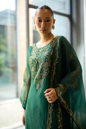 Sarang Kaur Green Silk, Organza, Chanderi Round Neck Embroidered Kurta Set at Aza Fashions Sarang Kaur_Green Silk, Organza, Chanderi Round Neck Embroidered Kurta Set _at_Aza_Fashions