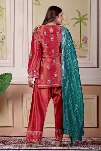 Damoiselle Border Embroidered Kurta Set 