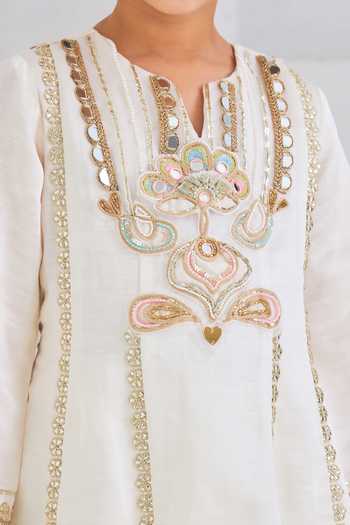 Shop Joey & Pooh Off White Satin, Bemberg Ivora Embellished Kurta And Pant Set Shop_Joey & Pooh_Off White Satin, Bemberg Ivora Embellished Kurta And Pant Set