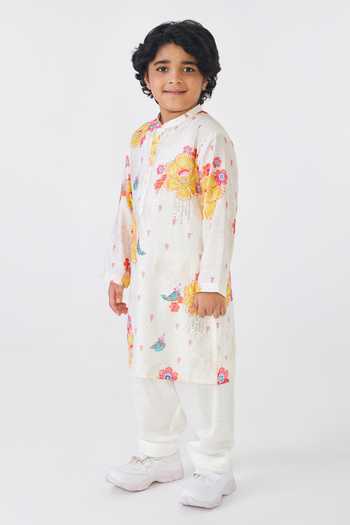 Joey & Pooh Off White Cotton, Chanderi, Satin, Linen Freya Floral Print Kurta Set Online at Aza Fashions Joey & Pooh_Off White Cotton, Chanderi, Satin, Linen Freya Floral Print Kurta Set _Online_at_Aza_Fashions