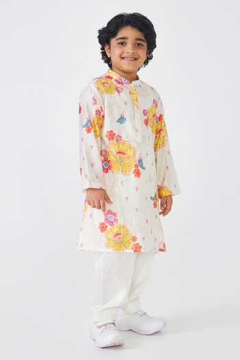 Shop Joey & Pooh Off White Cotton, Chanderi, Satin, Linen Freya Floral Print Kurta Set Online at Aza Fashions Shop_Joey & Pooh_Off White Cotton, Chanderi, Satin, Linen Freya Floral Print Kurta Set _Online_at_Aza_Fashions